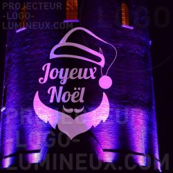 Proiezione di luci di buon Natale sull'edificio