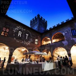 Edificio de bodas de luz de monograma de proyección